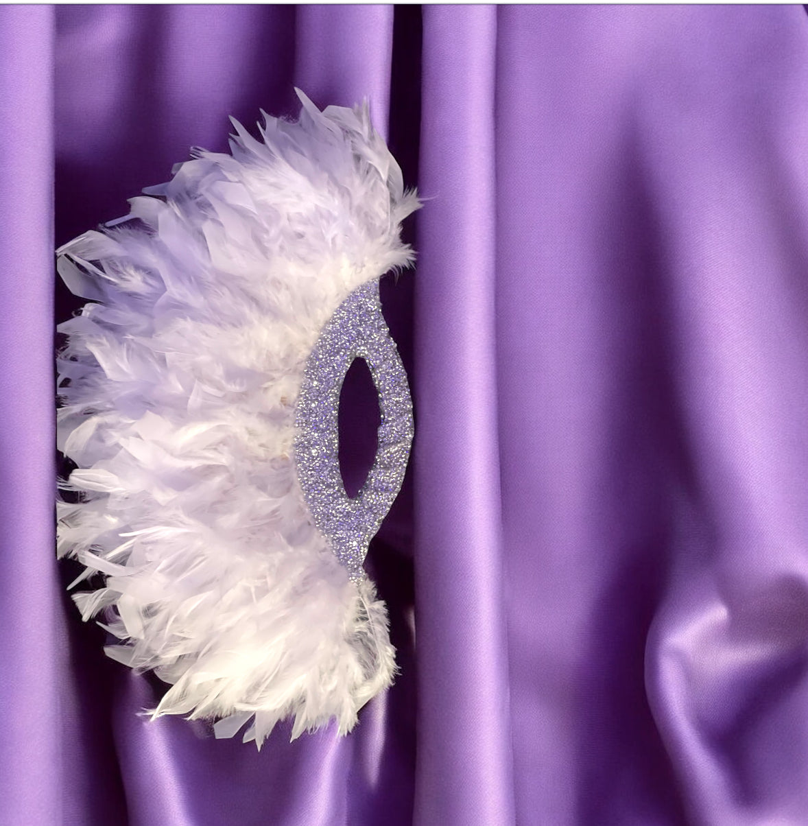 Luxury Bridal Feather Fan – Wedding, Engagement, & Photoshoot Hand Fan