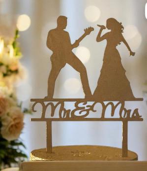 Wedding Cake Topper | Singing couple cake topper |Mr and Mrs Cake topper |Rustic Cake topper