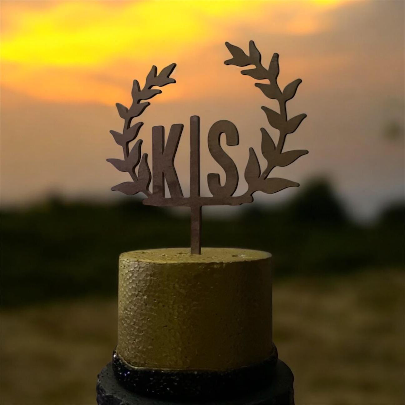 Cake topper for Wedding, Personalized cake topper, Rustic wedding cake topper, Custom Mr Mrs cake topper, Couple Anniversary toppers